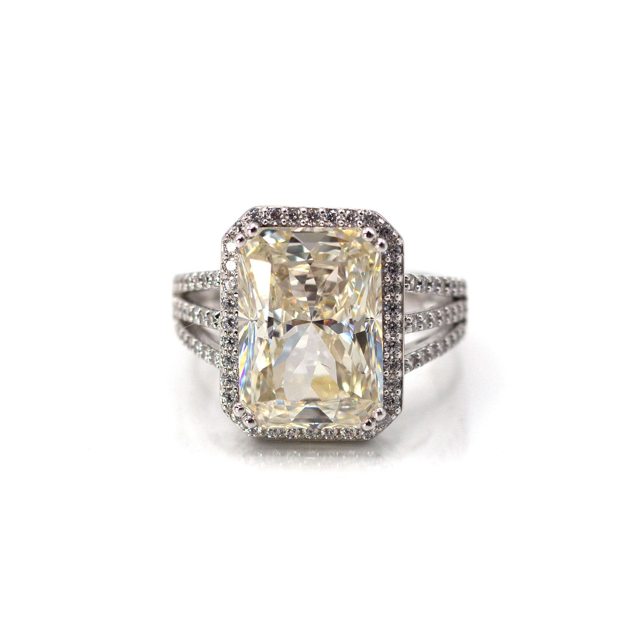 Ascot Tripod Halo Zirconia Ring
