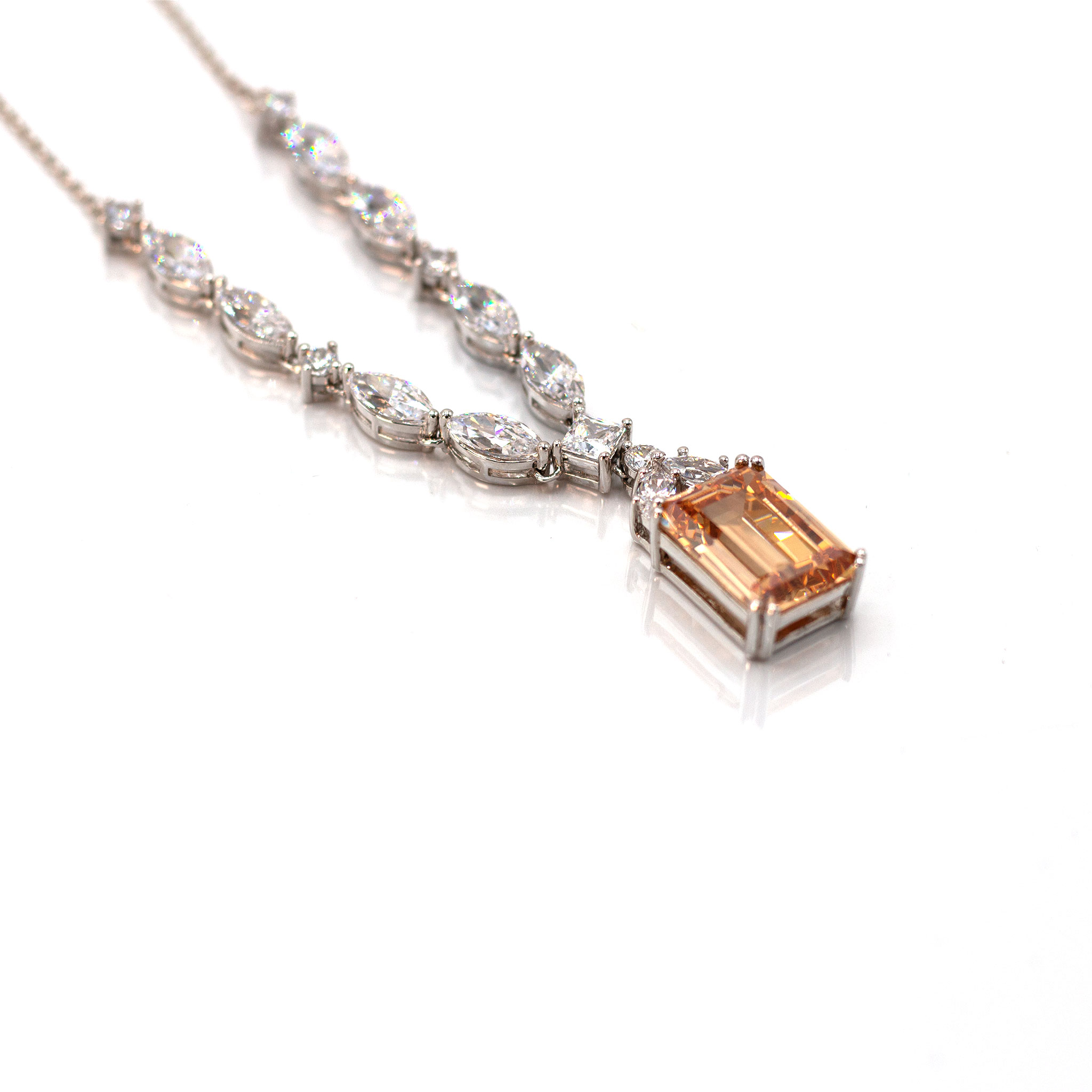 Beautiful Pendant necklace with Cirkonium